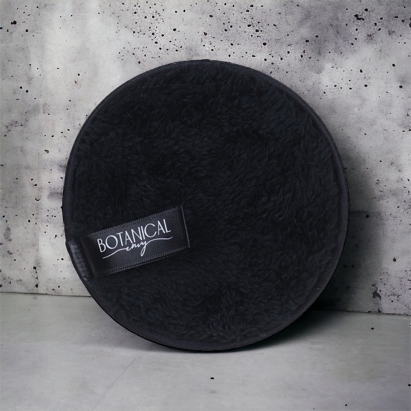 A black microfibre face pad